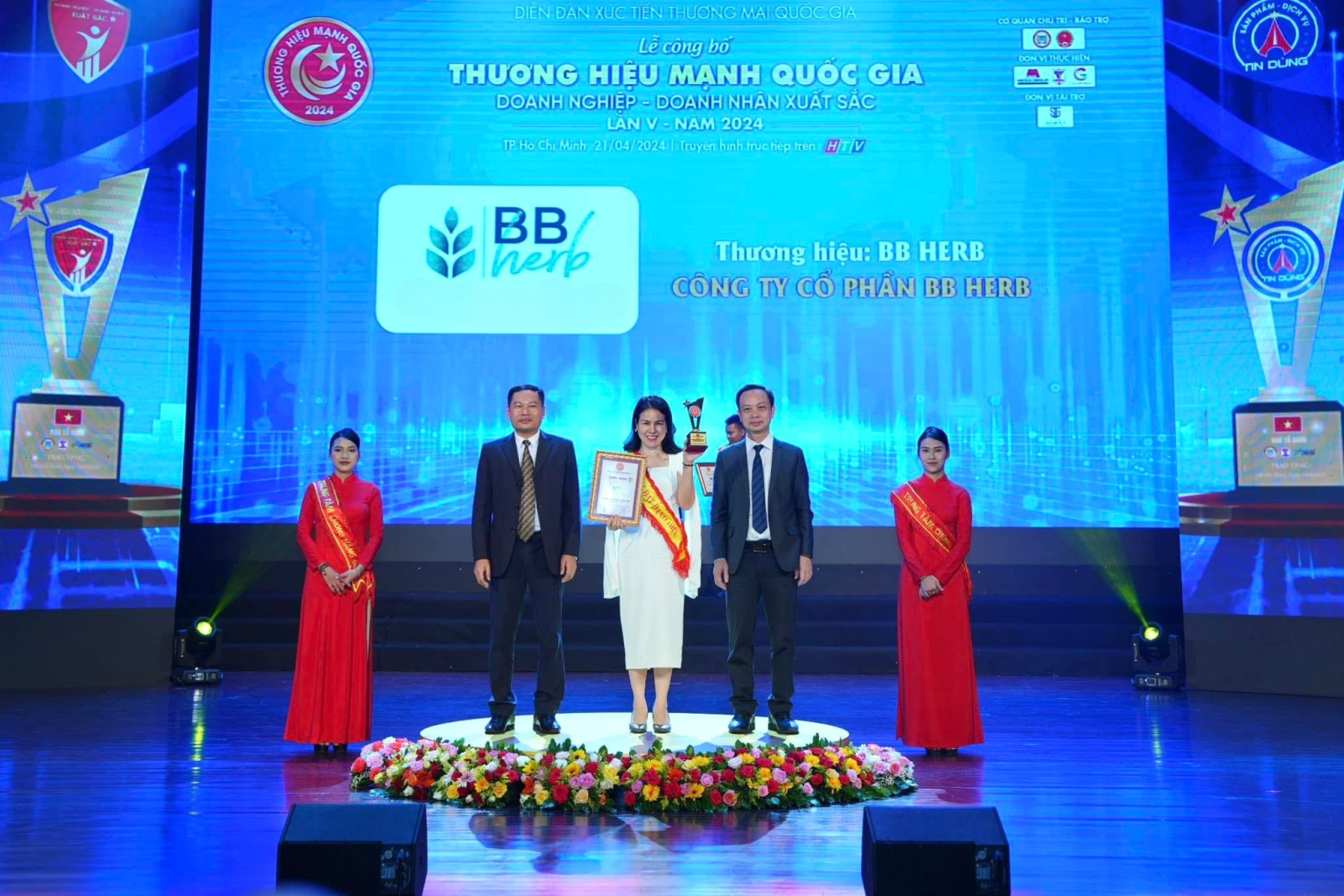 THÀNH TỰU VÀ GIẢI THƯỞNG